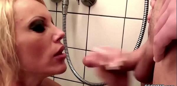  Geile Stief-Mutter fickt ihren Bubi Stief-Sohn in der Dusche
